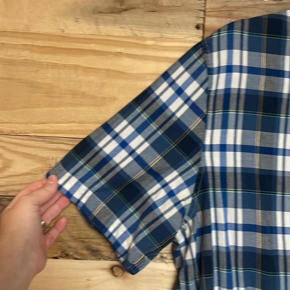 American Eagle Outfitters Navy and White Plaid Short Sleeve Lightweight Shirt - Picture 5 of 8